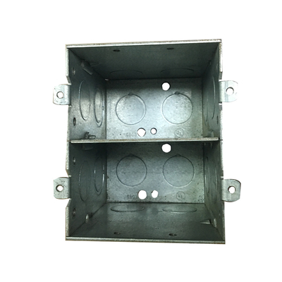 Độ dày 1.60mm Vòng mở rộng hộp vuông với vít cố định Knockouts nhà cung cấp