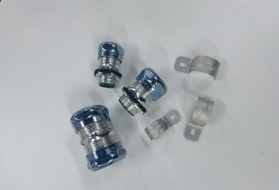 Đầu nối chặt chẽ bằng thép màu xanh Chất lỏng mạ kẽm cho ống dẫn EMT Nhúng nóng nhà cung cấp
